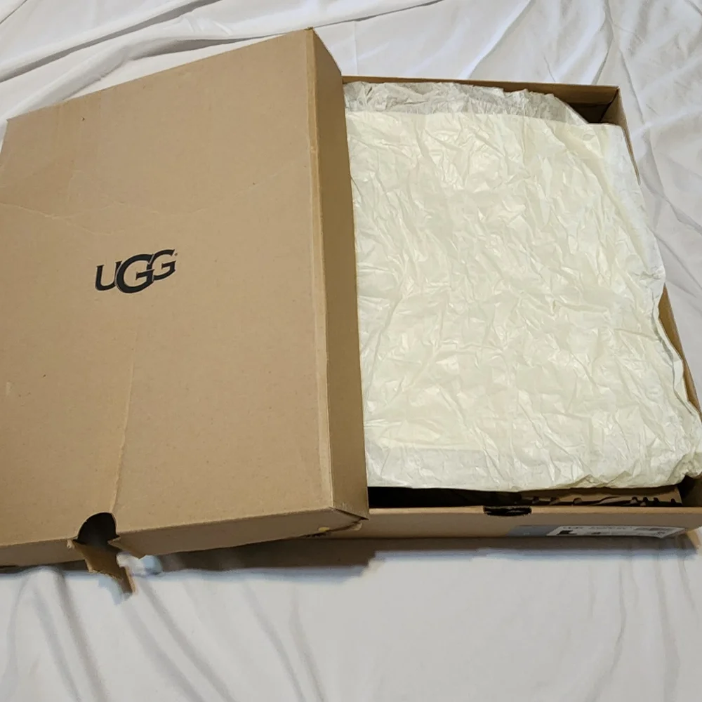UGG Bailey Bow Tall II In Chestnut. Gently Worn A Few Times. Size 8. - Picture 2 of 6